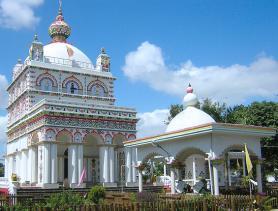 Triolet - chrám Maheswarnath Shiv Mandir